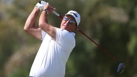 phil mickelson score today at liv